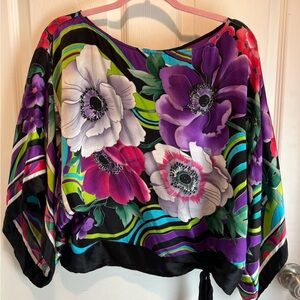 Cache floral medium ss blouse. EUC
